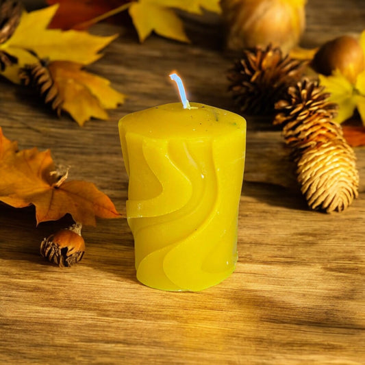 Wavy pillar candle